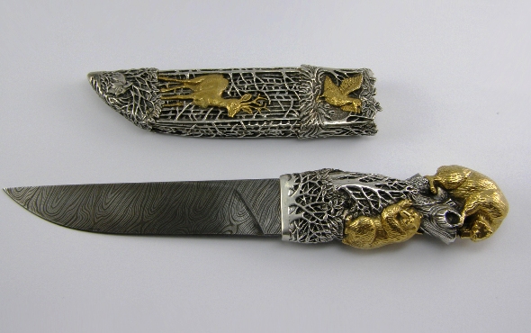 Охотничий нож с серебряными барельефами дикой природы